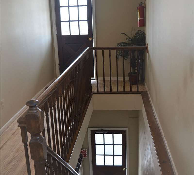 2nd image of 40 Bayville Ave Unit 1