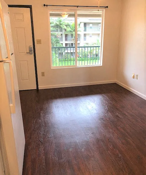 The Waterfront Apartments at Kahului living area and entry way