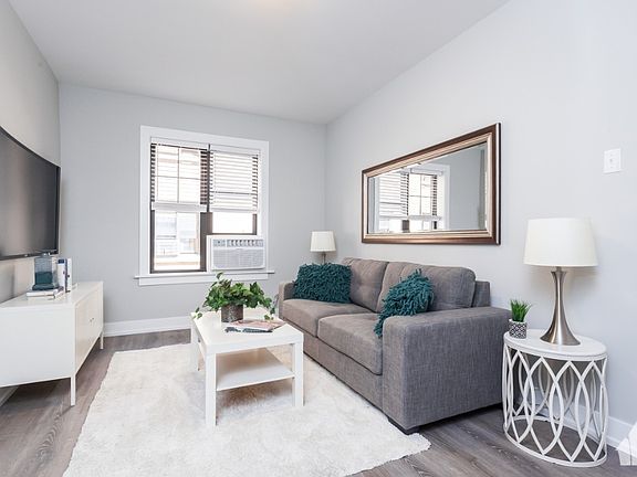 3rd image of 429 W Belden Ave #102A