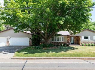 1330 S Park Ave, Neenah, WI 54956