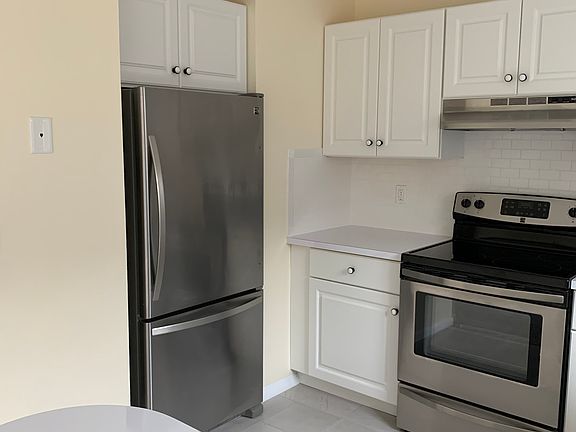 4th image of 60 Alvord Ln APT 22