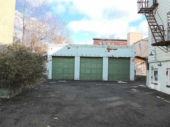 4th image of 26 Saint Pauls Ave #28