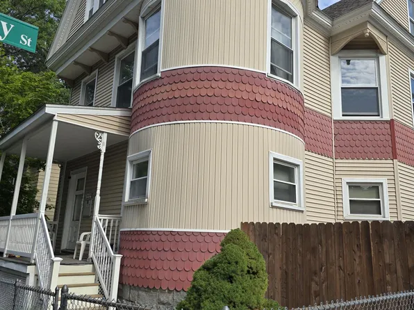 26 John St APT 2, Worcester, MA 01609
