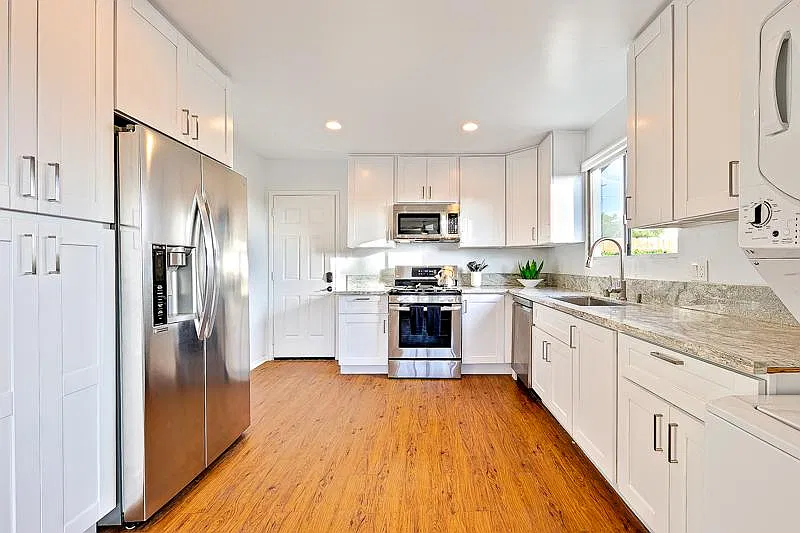 3 bed, 1300 sqft, $7,000 — Photo 3