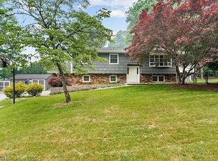 13 Hunters Ln, Andover, NJ 07821