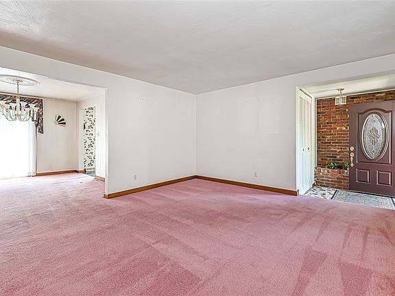 4th image of 625 Stoneridge Dr