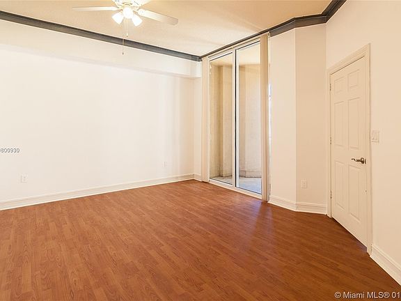4th image of 3001 NE 185th St APT 624