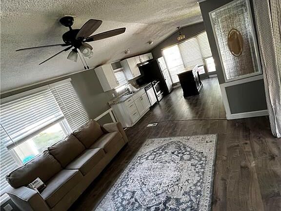 4th image of 21 Catalpa Ct