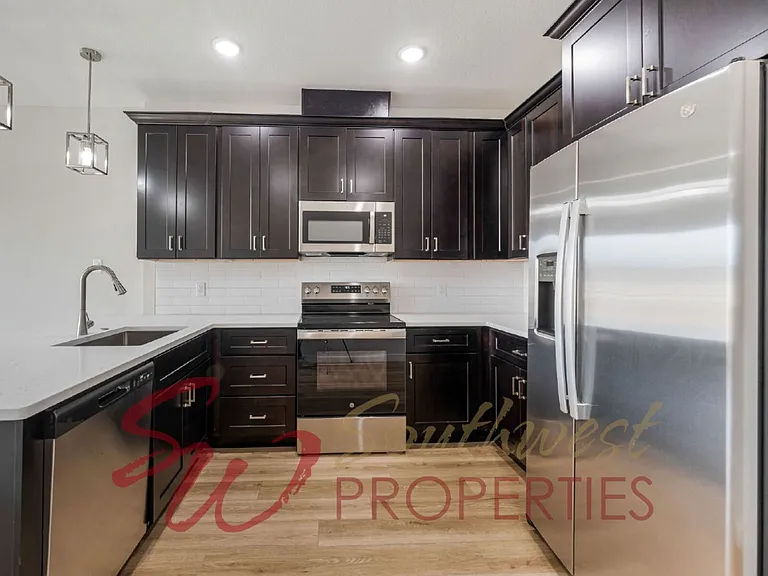 556 Galt Dr — Photo 5