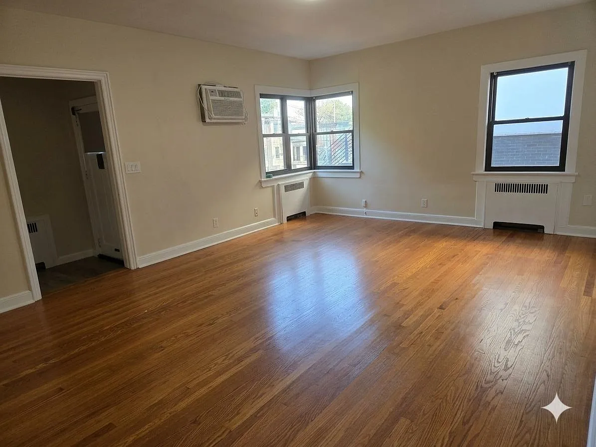2 bed, 1.0 bath, 900 sqft, $2,300 — Photo 1