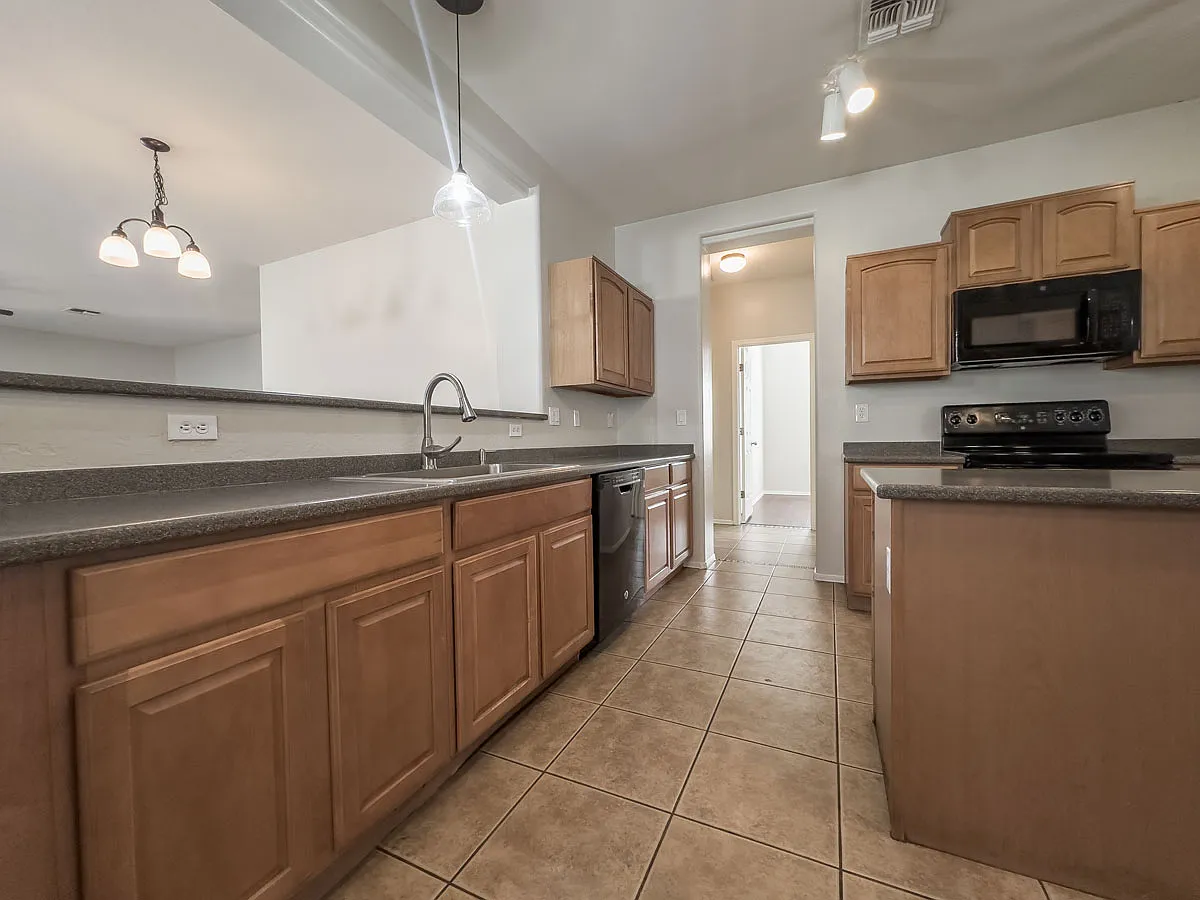 3 Bed + 2 Bath + Den + Move In Ready — Photo 3