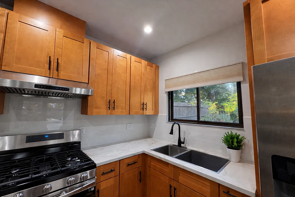 Building Photo - 1482 N Wilson Ave #1