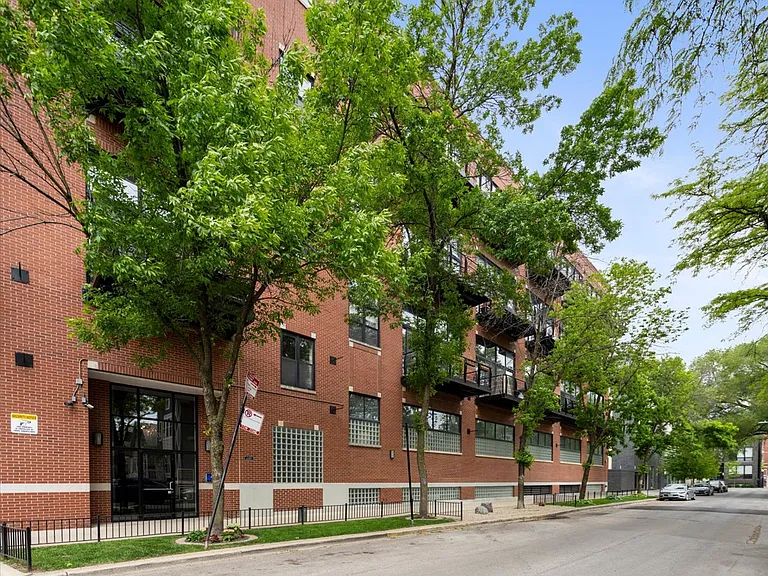 1934 N Washtenaw Ave #404 — Photo 24