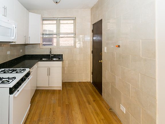 3rd image of 4227 N Paulina St APT 1E