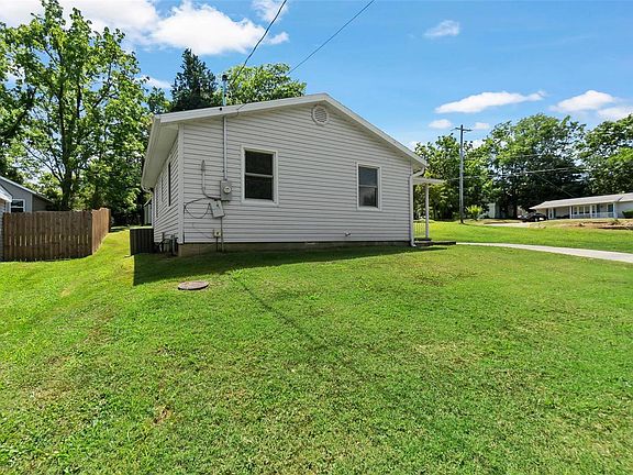 4th image of 1525 Stoddard St