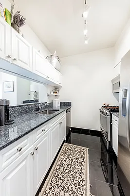 Rented by Compass | media 28