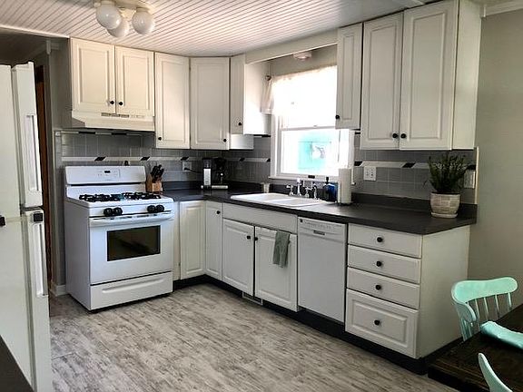 3rd image of 101 Bowen Ave