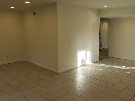 4th image of 2572 N Parkdale Ave