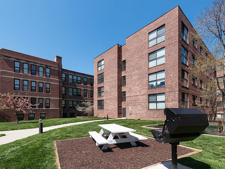 Harbor Hill Apartments — Photo 3