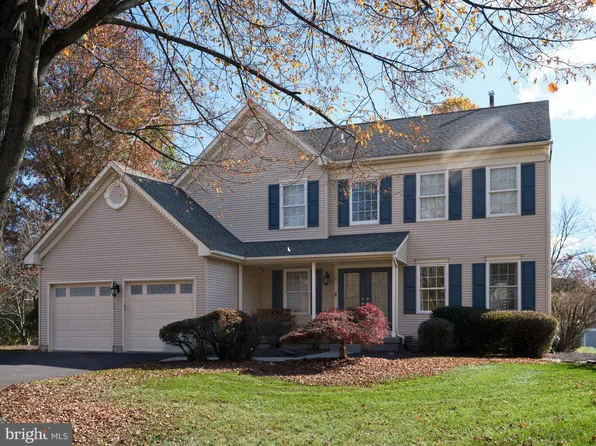 9 Pansy Ct, Newtown, PA 18940