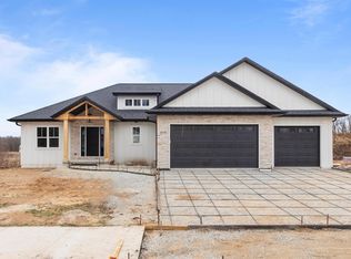 3679 Folkestone Dr, Green Bay, WI 54313