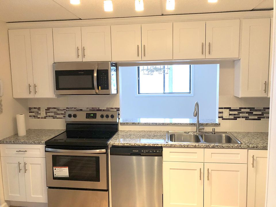 NEWLY REMODELED KITCHEN