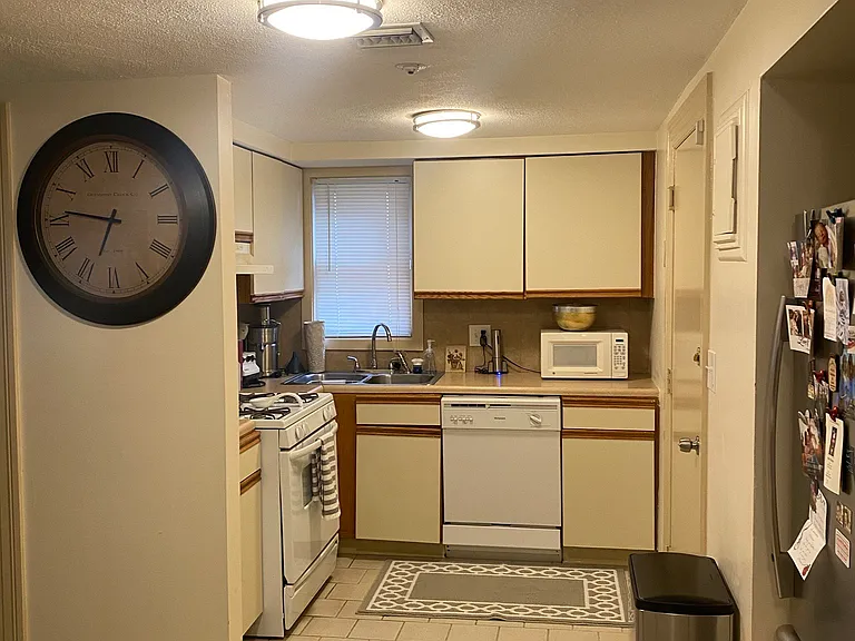 146 Irving Ave #B1 — Photo 5