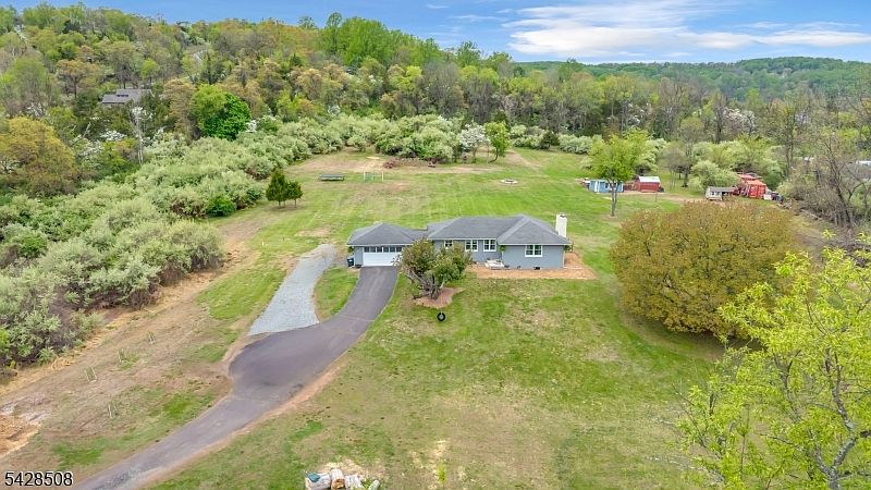1st image of 326 Riegelsville Rd