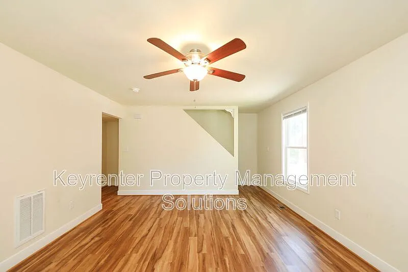 3 bed, 2.5 bath, 1400 sqft, $1,775 — Photo 4
