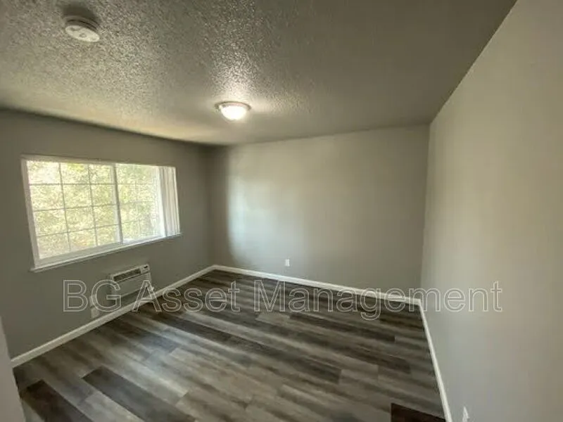 2 bed, 1.0 bath, 875 sqft, $1,800 — Photo 4