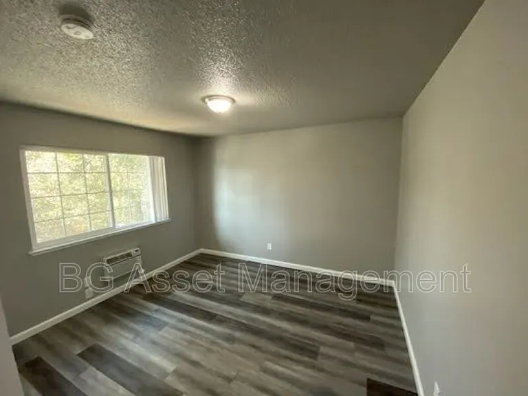2417 Northrop Ave #4 — Photo 4