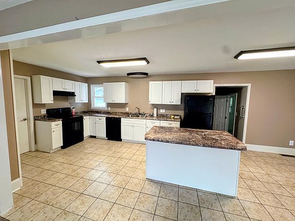 4th image of 1728 Sycamore Dr