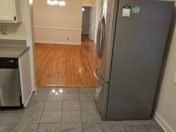 5th image of 1004 Willow Lawn Dr