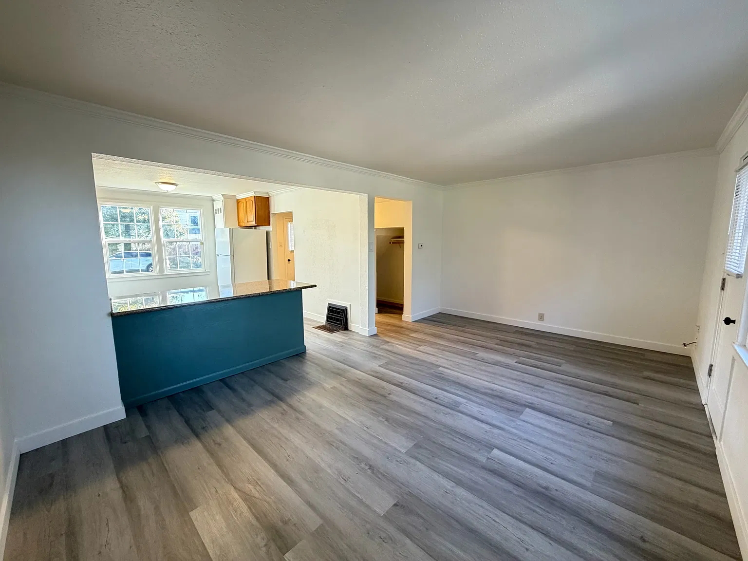 3 bed, 988 sqft, $2,375 — Photo 4