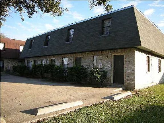 2nd image of 302 Loire Ave APT D