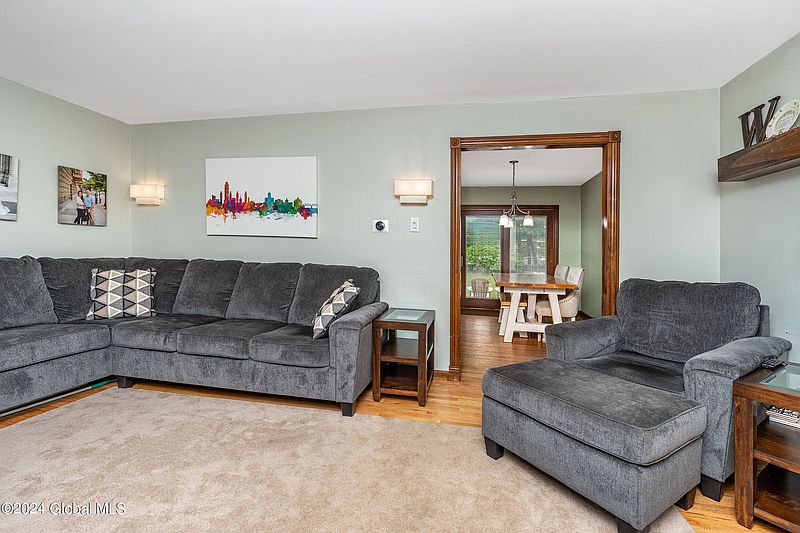 4th image of 51 Beacon Road