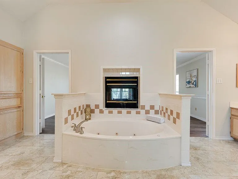 5832 Mossbrook Trl — Photo 12