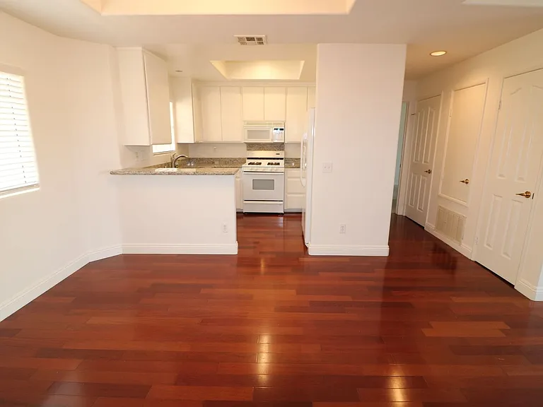 4455 Hazeltine Ave #207 — Photo 4