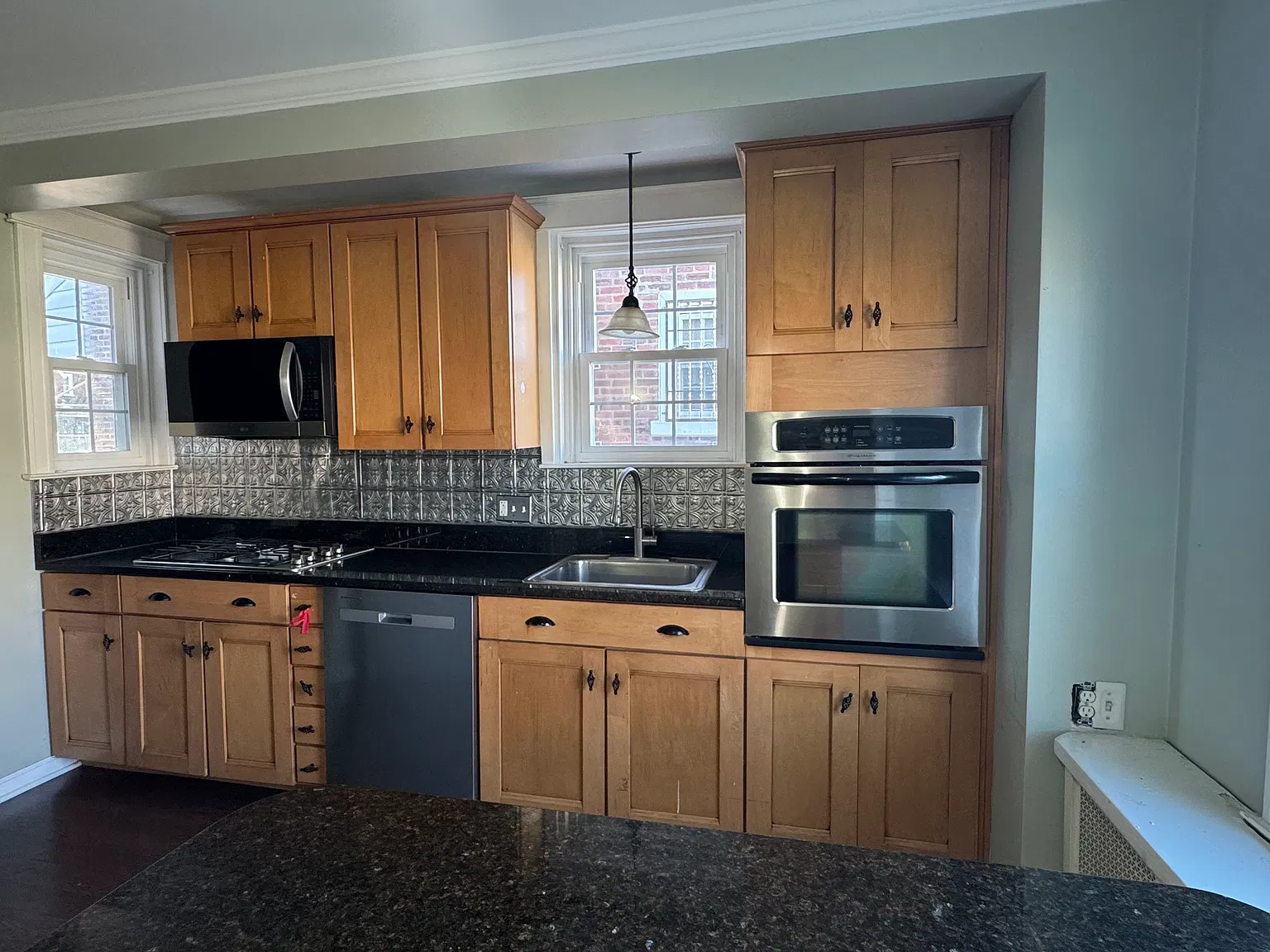 3 bed, 1400 sqft, $2,100 — Photo 3