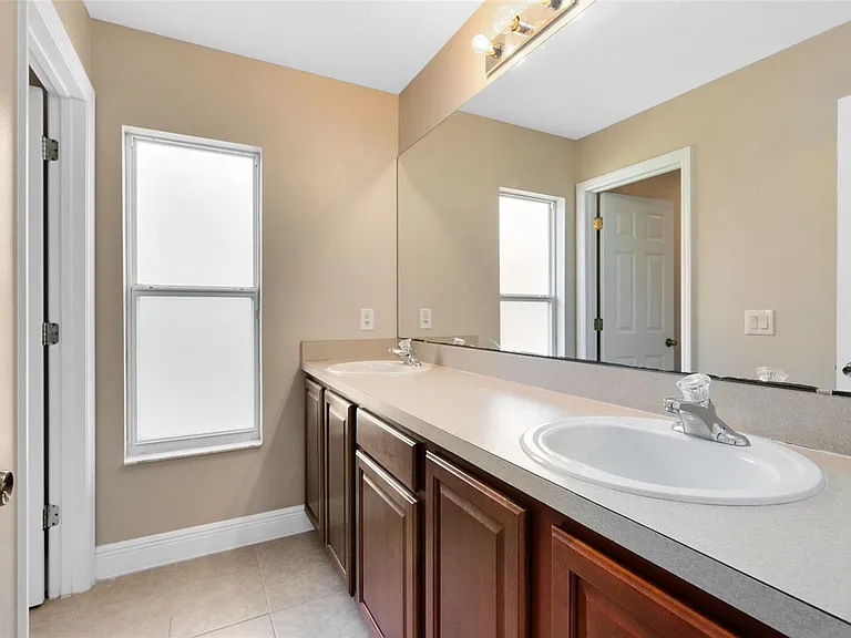 10090 Bennington Chase Dr — Photo 14