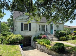 37 Flower Rd, Valley Stream, NY 11581