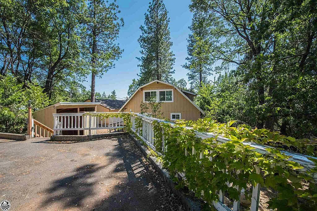 20196 Canyonview Dr photo 1