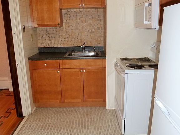 4th image of 236 S Hanover St Ste 202