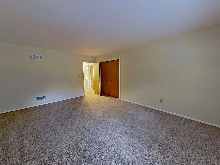 571 S Main St — Photo 5