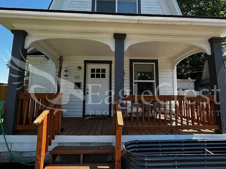 307 S Roosevelt St — Photo 1