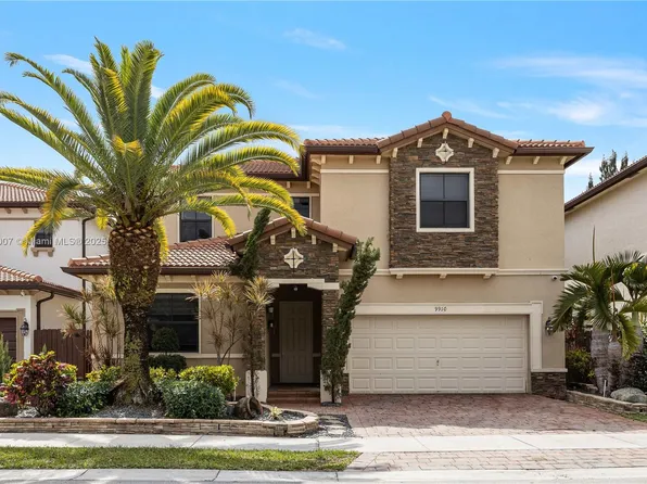 9910 NW 86th Ter, Doral, FL 33178