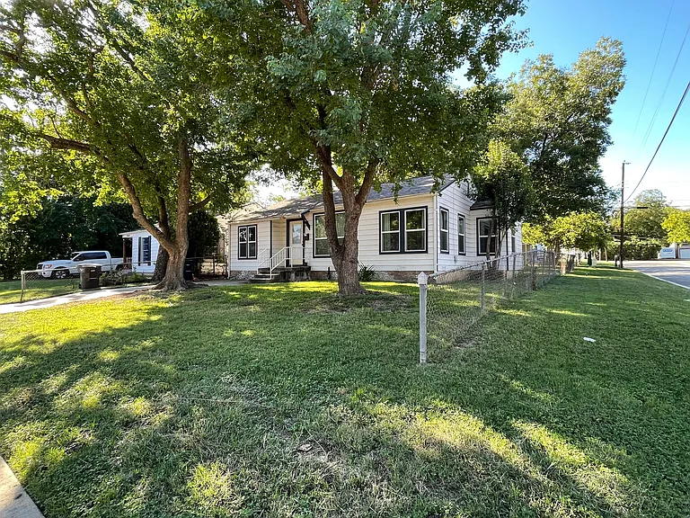 4300 Valentine St — Photo 2