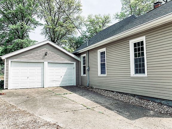 2 car garage & driveway