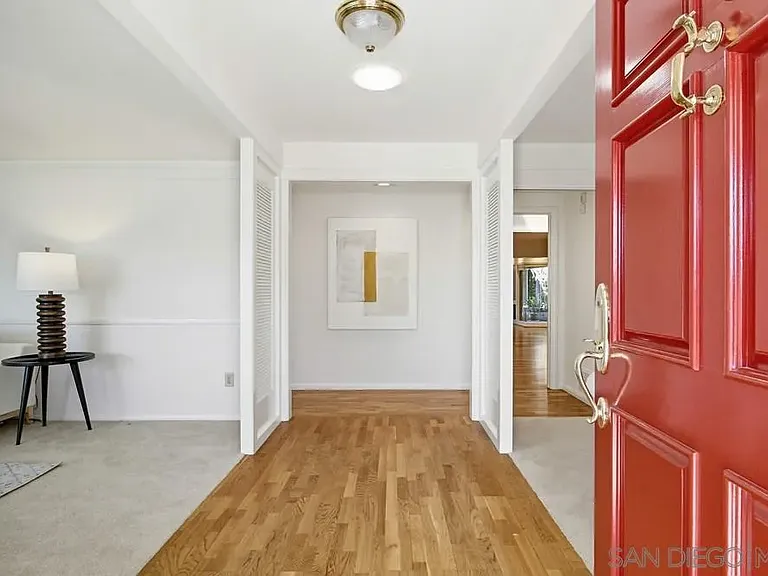 8635 Cliffridge Ave — Photo 3