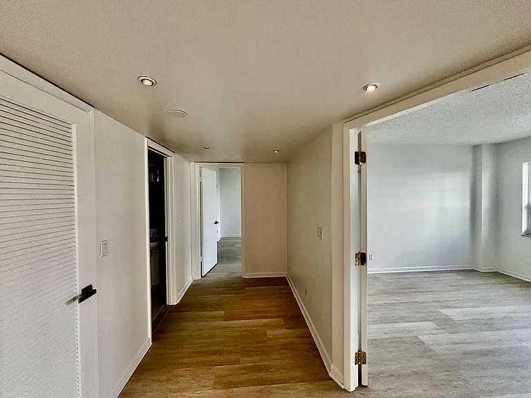 340 Sunset Dr #501 — Photo 17